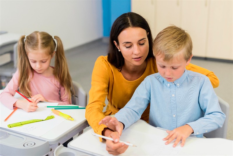 Vaga para auxiliar de creche